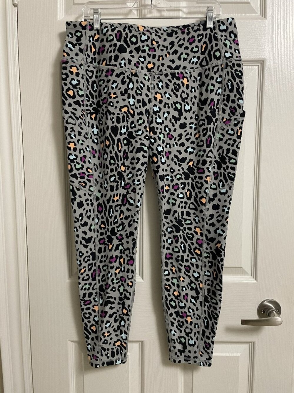 Torrid Active Fit High Rise Leggings Grey Leopard Print Size 2 NWT